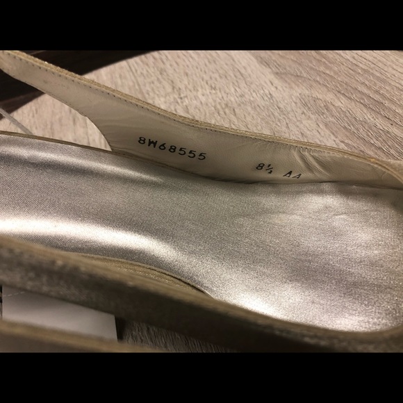 Cream colored Stuart Weitzman Shimmer Sling Back Heels - Picture 4 of 6